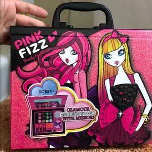 Kids lil makeup set.  Ages 8 +